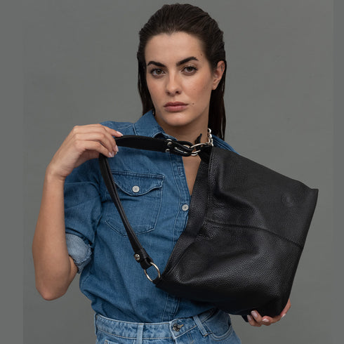 Bolso de hombro para mujer de piel con bandolera extensible negro Mara