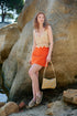 Bolso bandolera de rafia con bolitas para mujer beige Nadia