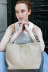 Bolso de hombro para mujer de piel con bandolera extensible beige Mara