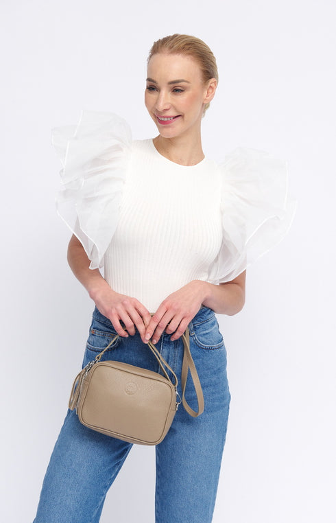 Bolso de Piel bandolera cuadrado khaki con pompón de mujer Cristin