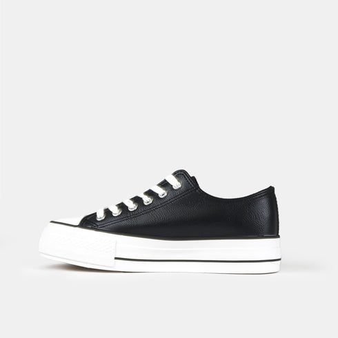 Zapatilla con cordones de PU negro Corina