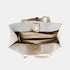 Bolso estilo tote bag para mujer de color kahki con piel genuina de calidad en vista interior con el neceser dentro abierto.